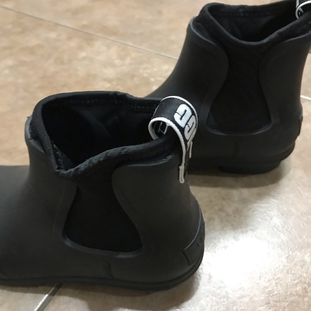 NEW Ugg’s (Chevonne Chelsea Waterproof Rain Boot)